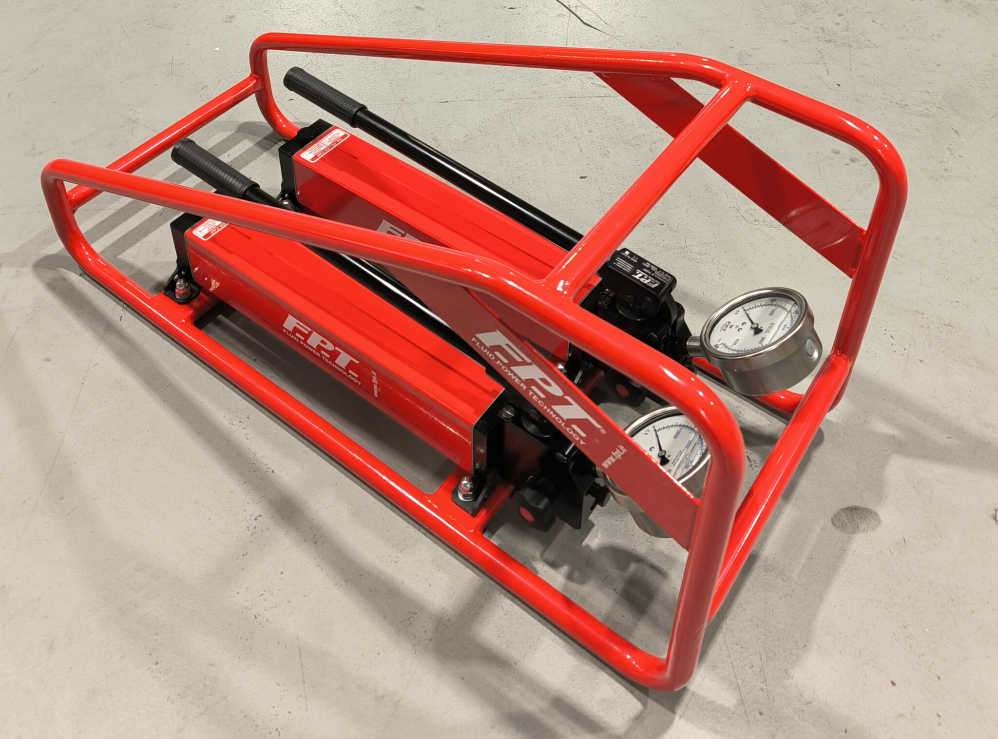 Two-speed hydraulic hand pumps 700 bar high pressure - F.P.T. — Fluid ...